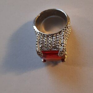 Brand New Dazzling Fashion-Forward Ring For Women Size 7